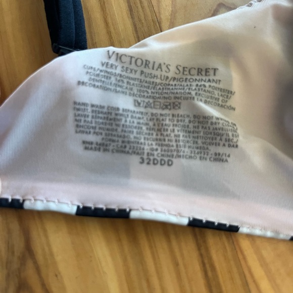 Victoria’s Secret Very Sexy Push-up Convertible Bra - Picture 5 of 6